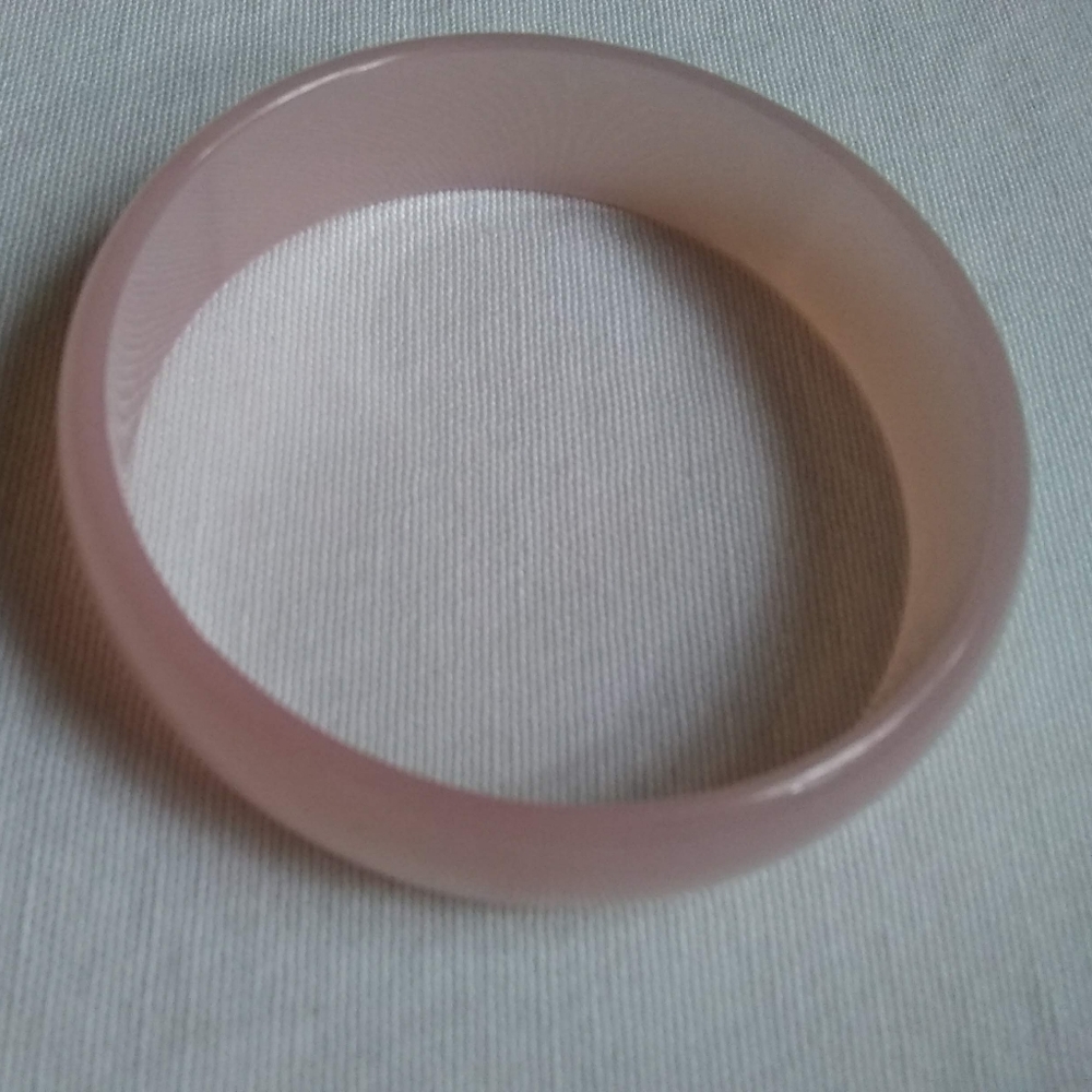 Vintage pale pink moonglow iridescent bangle bracelet shimmery - Picture 4 of 5